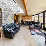 Modern Cottage in Rochefort with Private Garden Semesterbostad *