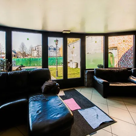Vakantiehuis Stone With Sauna Jacuzzi A 5 Min Drive From The Cave Of Lorette In Rochefort Han-sur-Lesse
