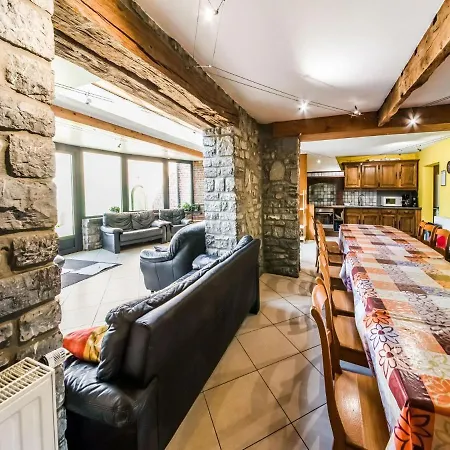 Vakantiehuis Stone With Sauna Jacuzzi A 5 Min Drive From The Cave Of Lorette In Rochefort *