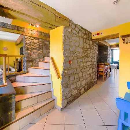 Vakantiehuis Stone With Sauna Jacuzzi A 5 Min Drive From The Cave Of Lorette In Rochefort *