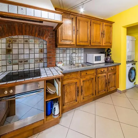 Vakantiehuis Stone With Sauna Jacuzzi A 5 Min Drive From The Cave Of Lorette In Rochefort Han-sur-Lesse